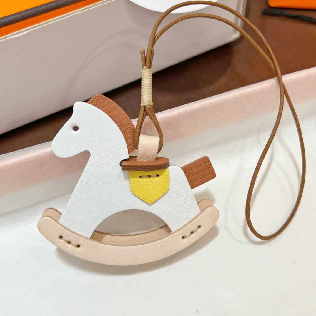 hermes Small pendant