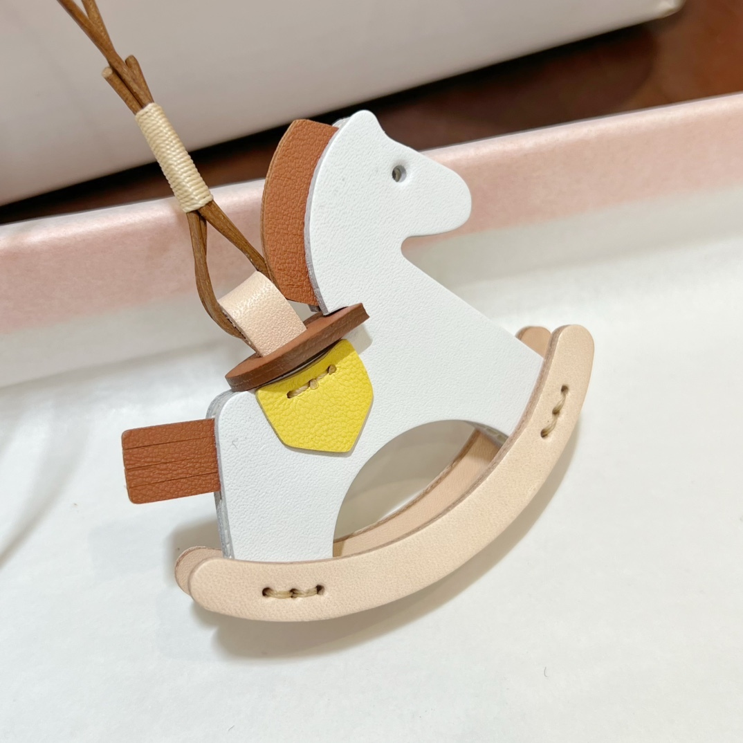 hermes Small pendant