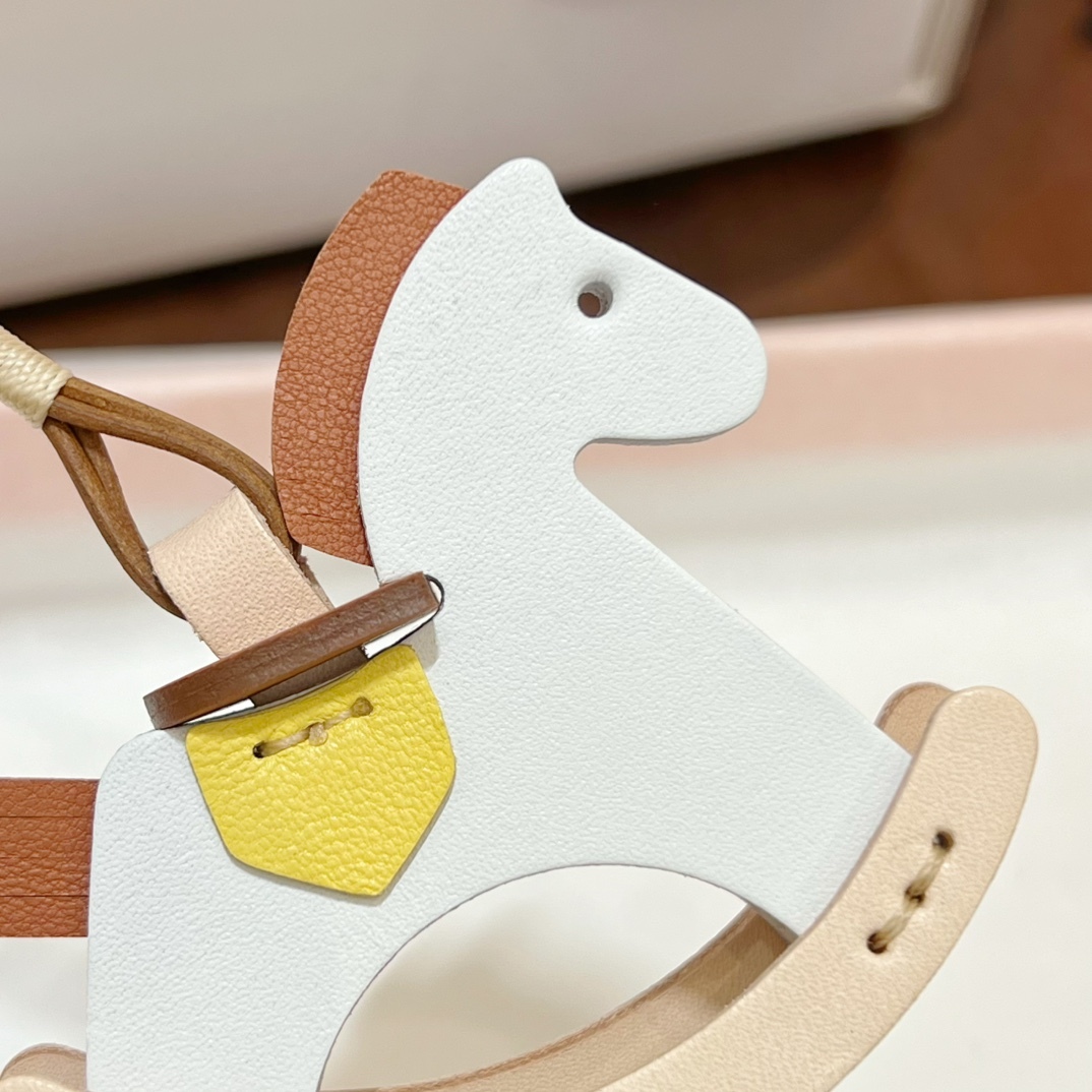 hermes Small pendant