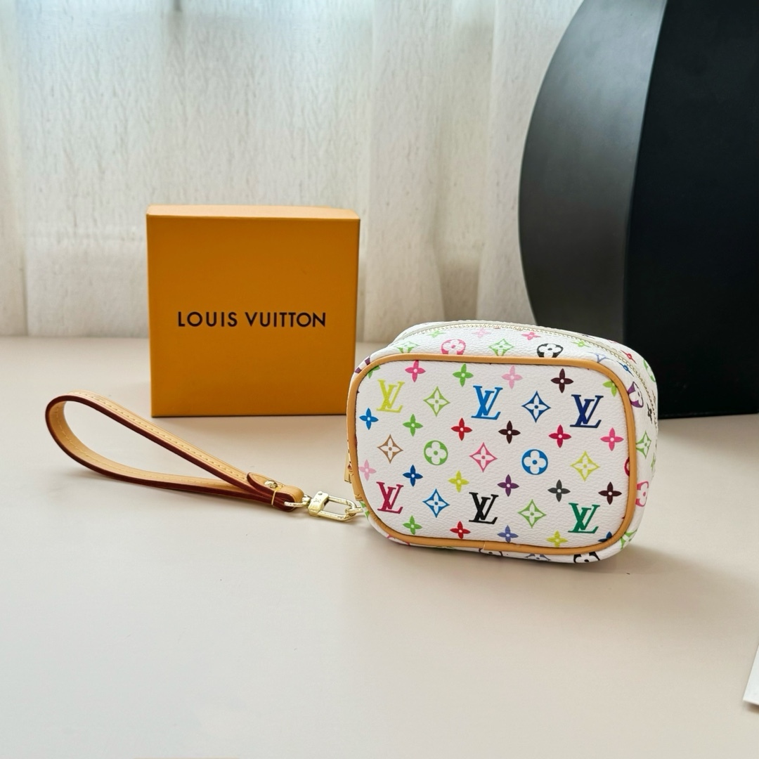 LV Small pendant