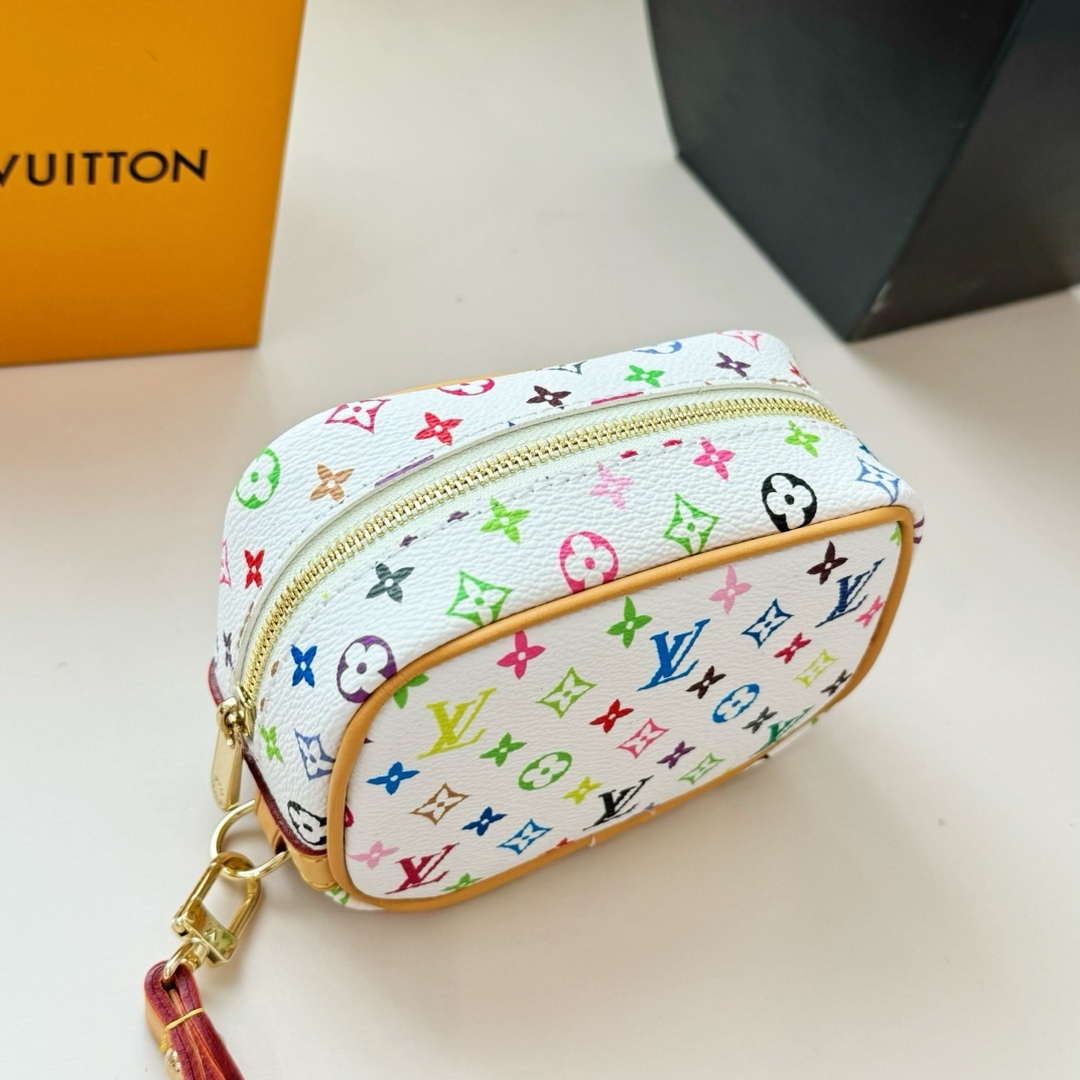 LV Small pendant