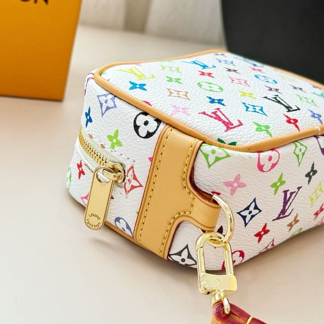 LV Small pendant