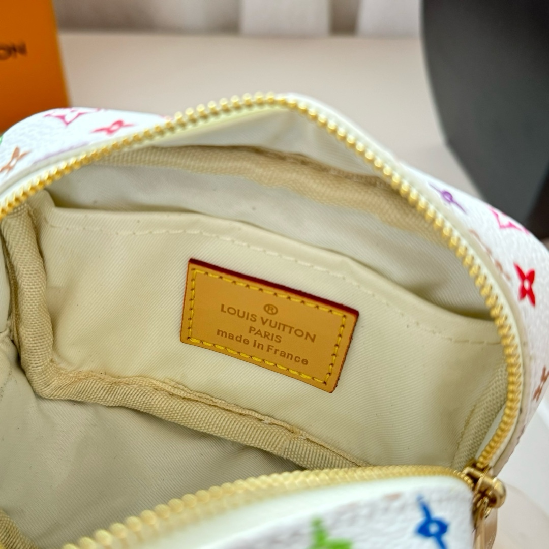 LV Small pendant
