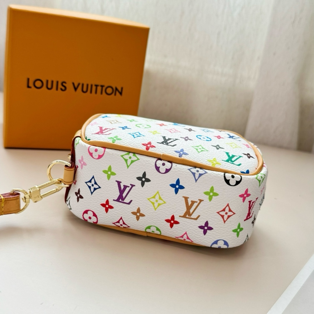 LV Small pendant