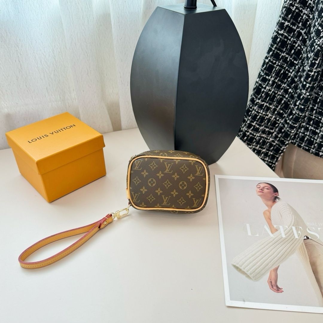 LV Small pendant