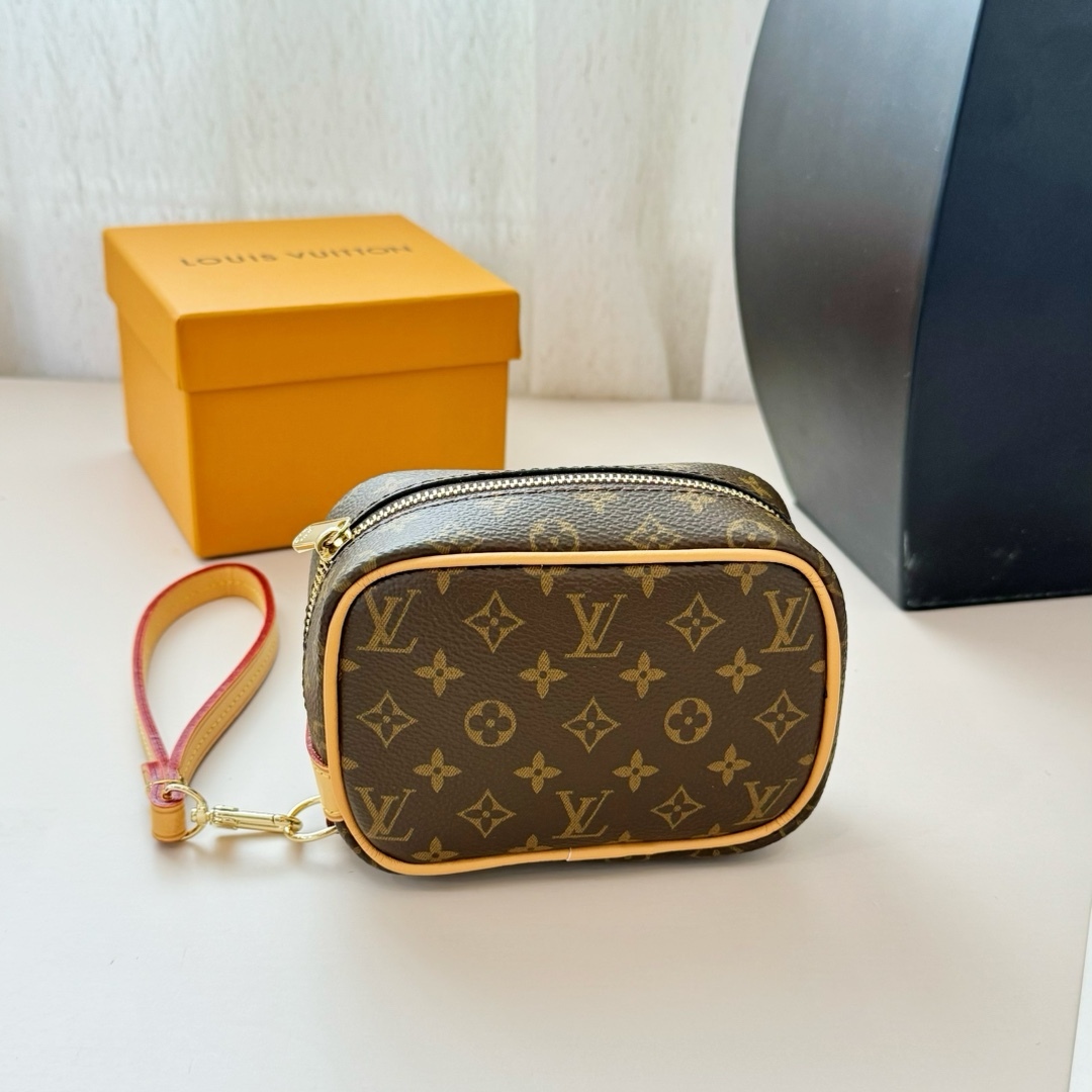 LV Small pendant