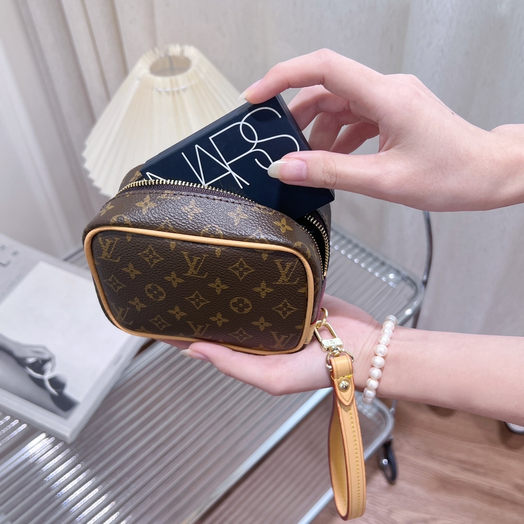 LV Small pendant