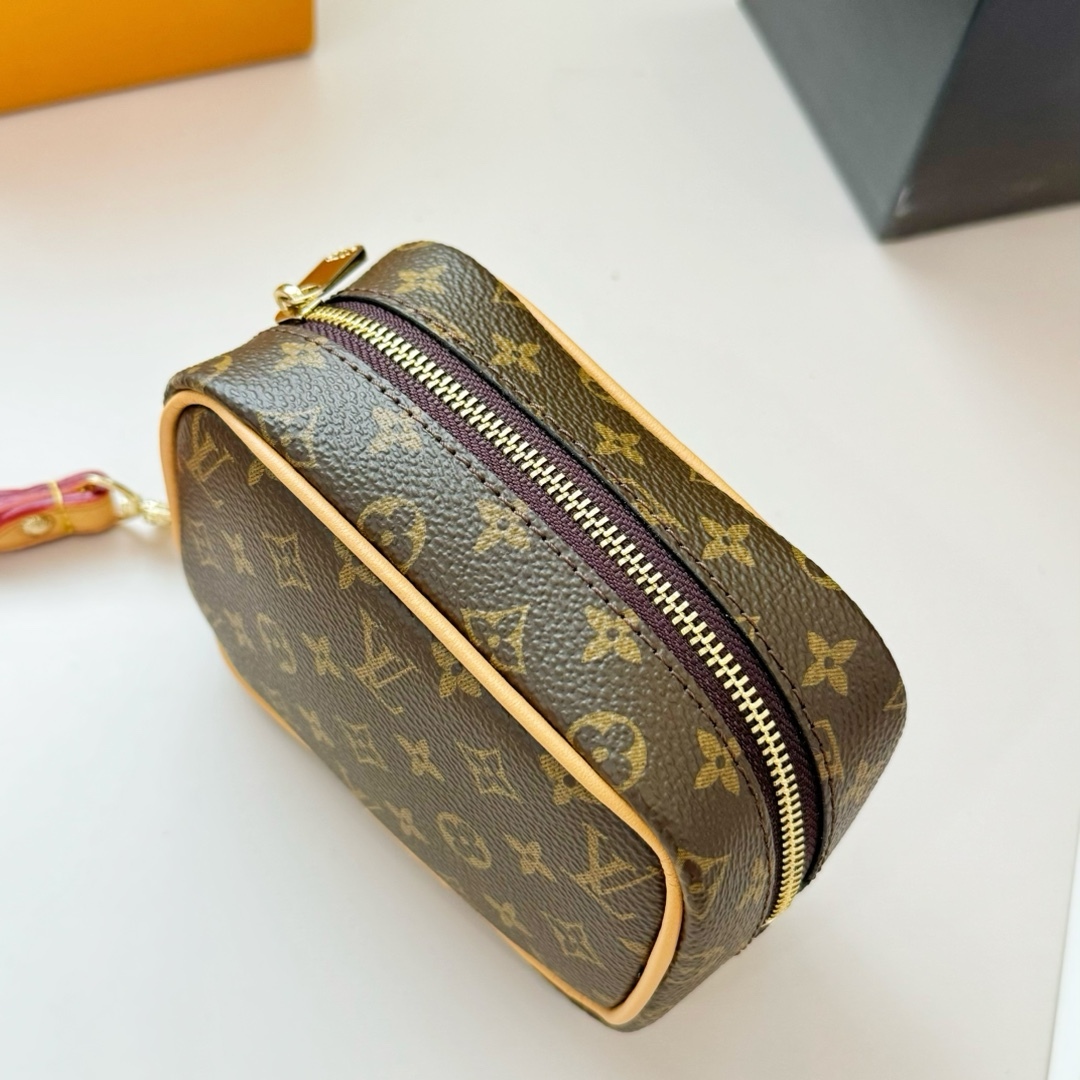 LV Small pendant