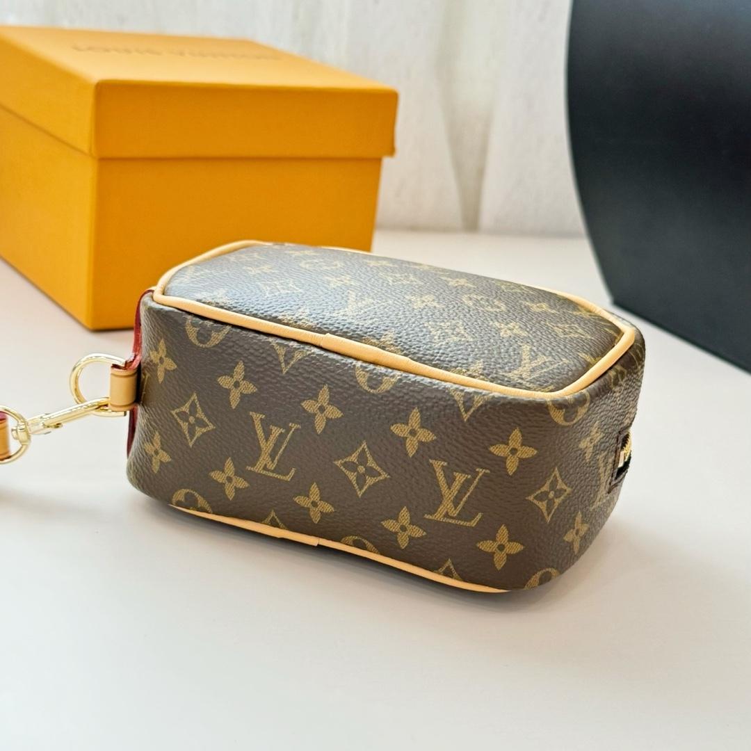LV Small pendant