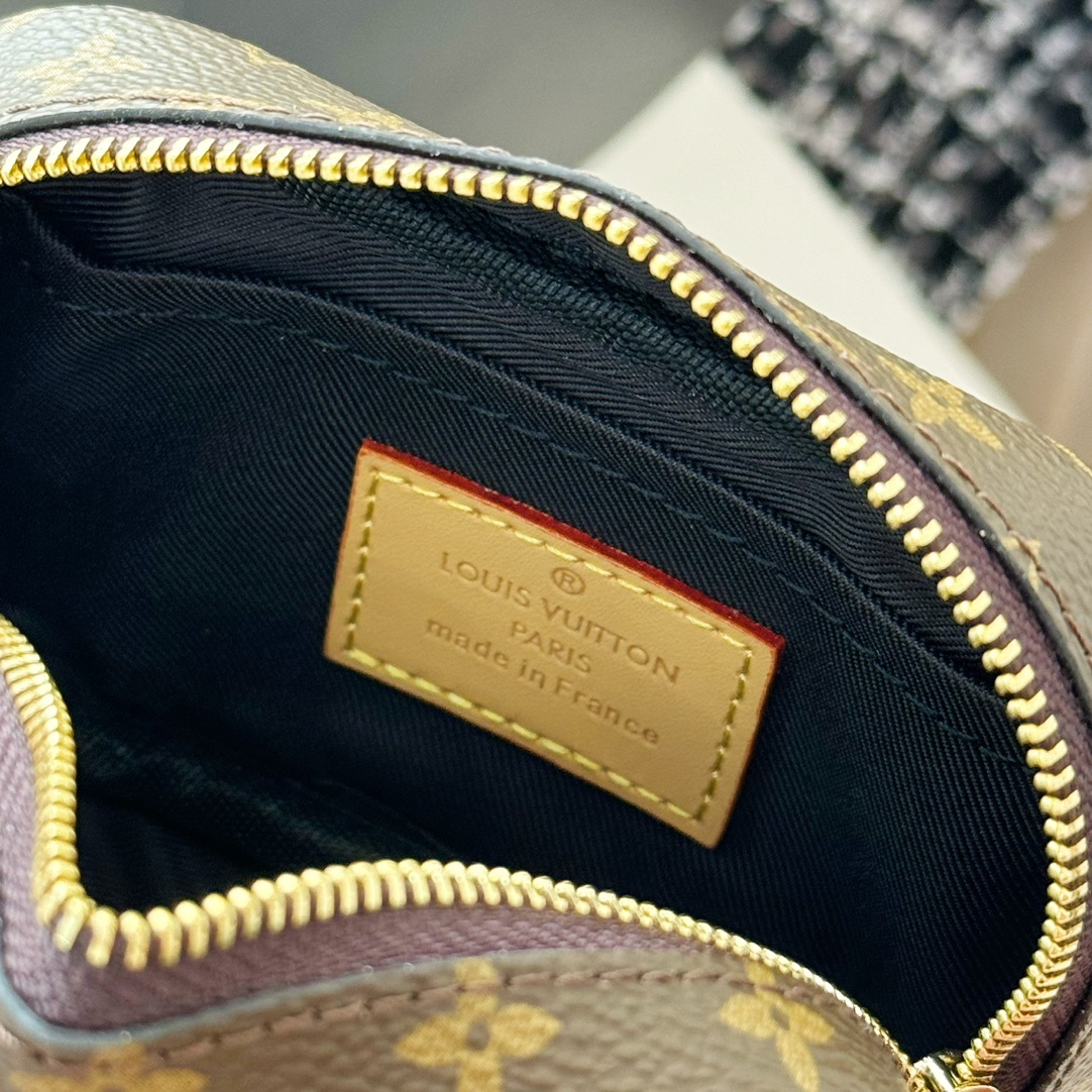LV Small pendant