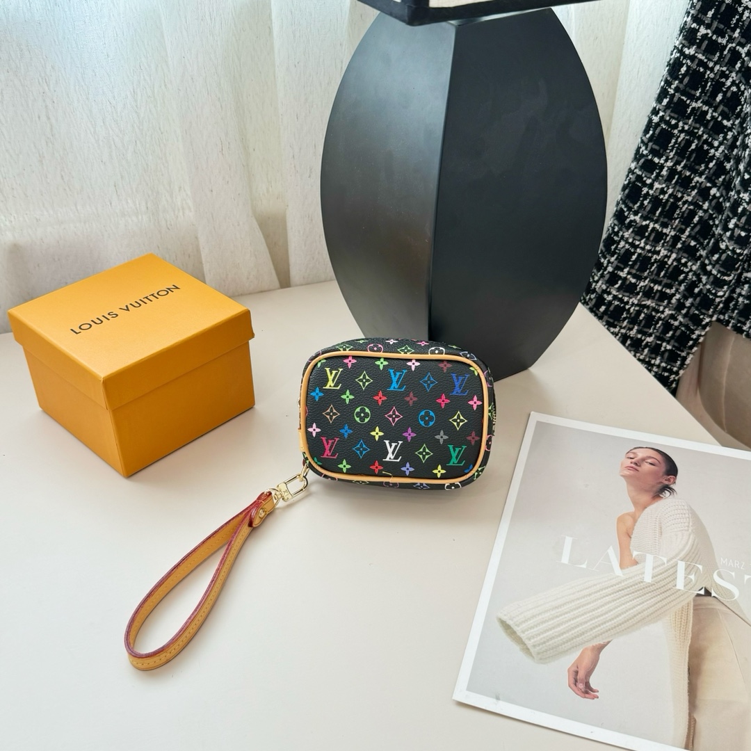 LV Small pendant