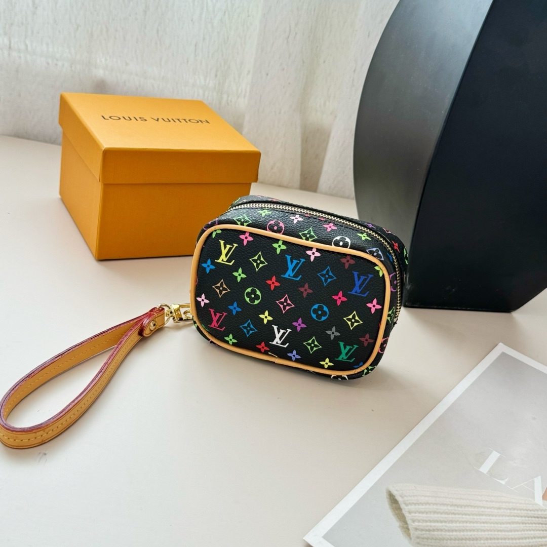 LV Small pendant
