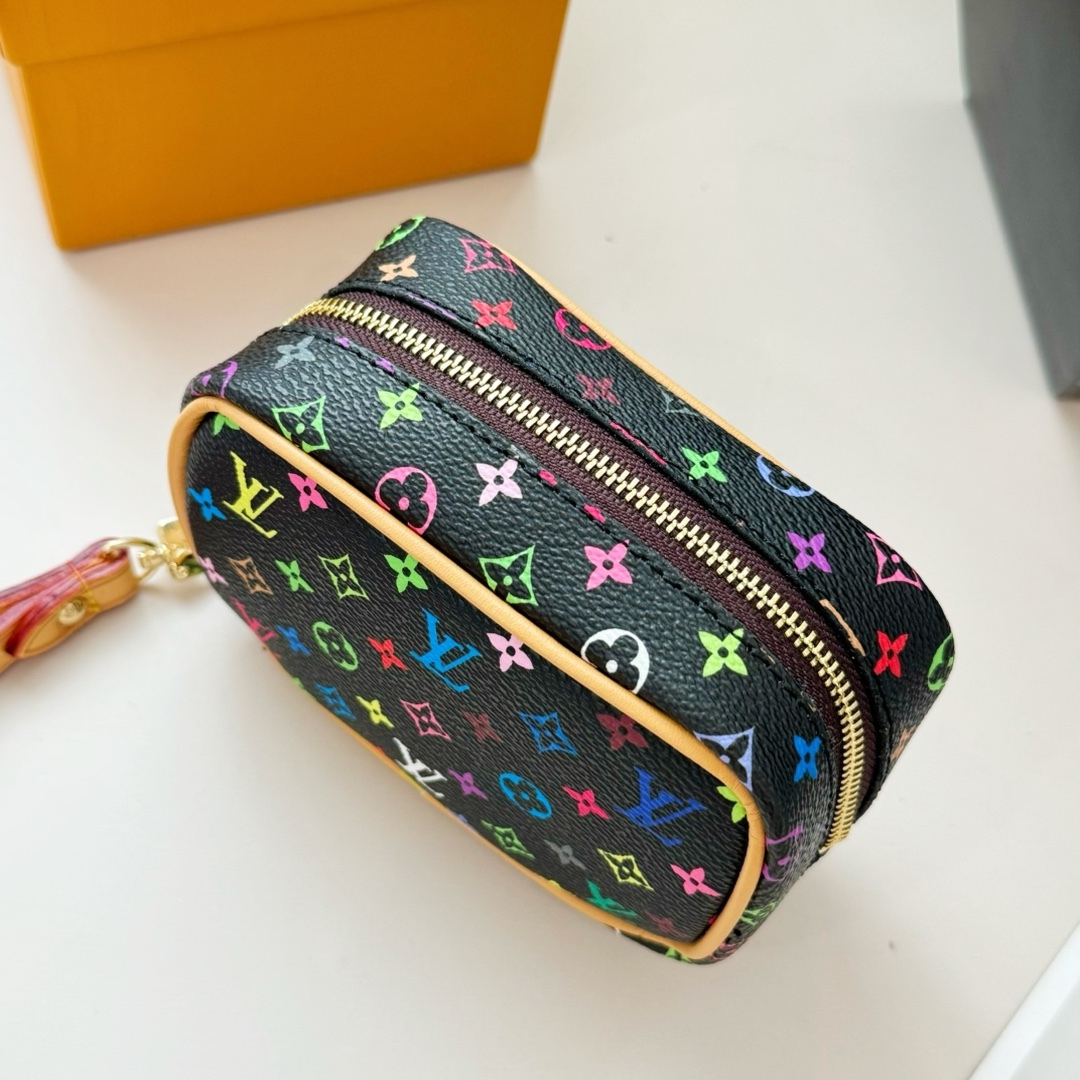 LV Small pendant
