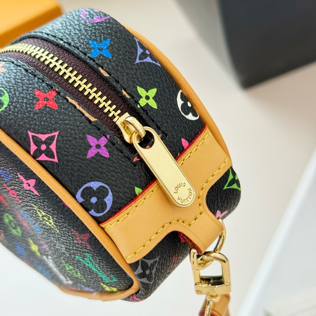 LV Small pendant
