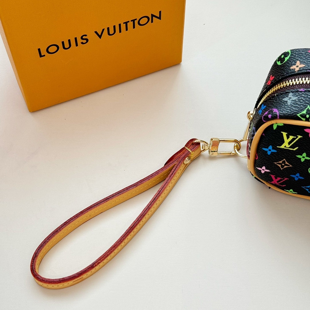 LV Small pendant