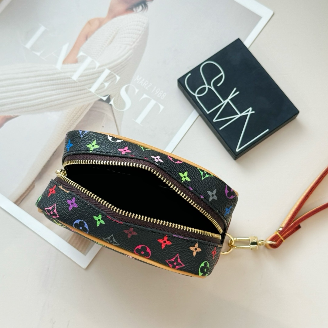 LV Small pendant