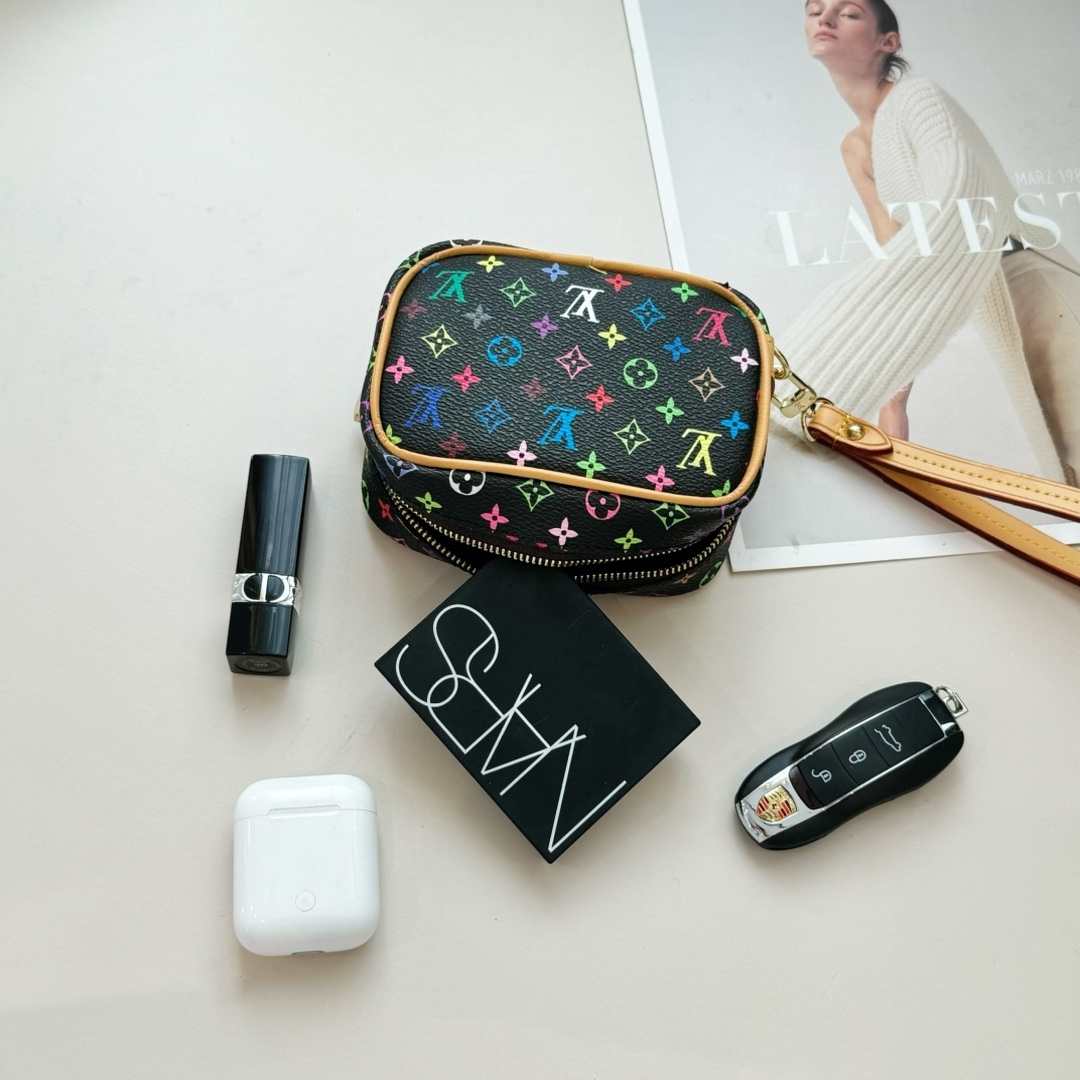 LV Small pendant