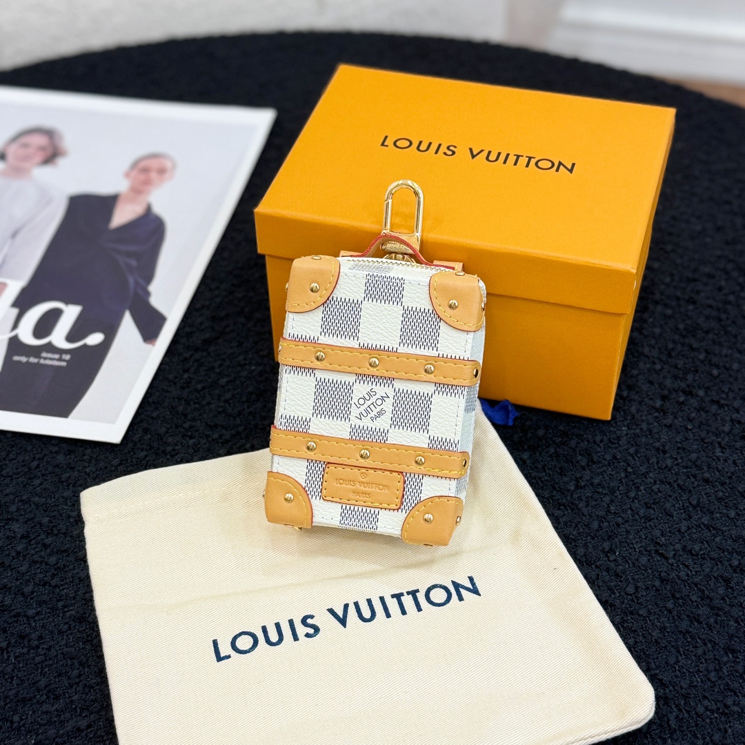LV Small pendant