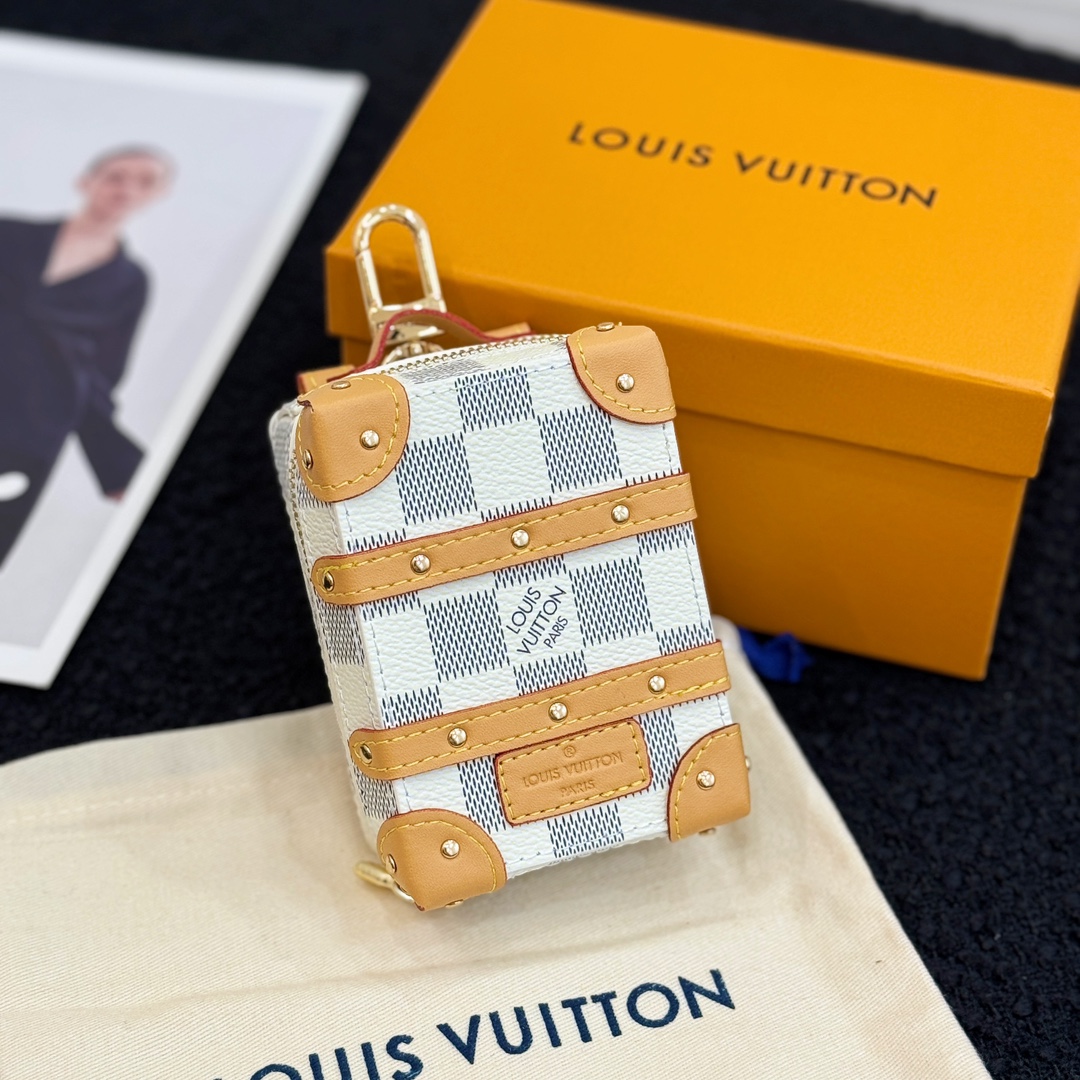 LV Small pendant
