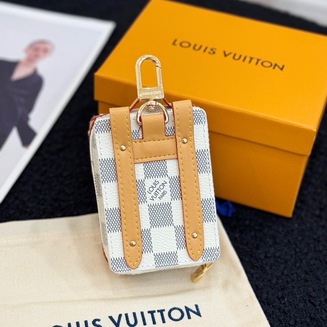 LV Small pendant