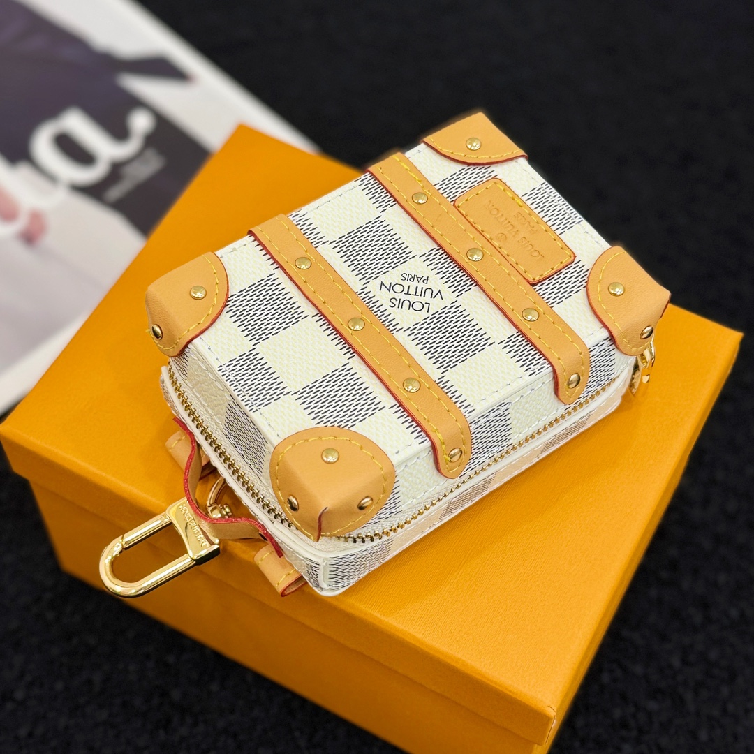 LV Small pendant