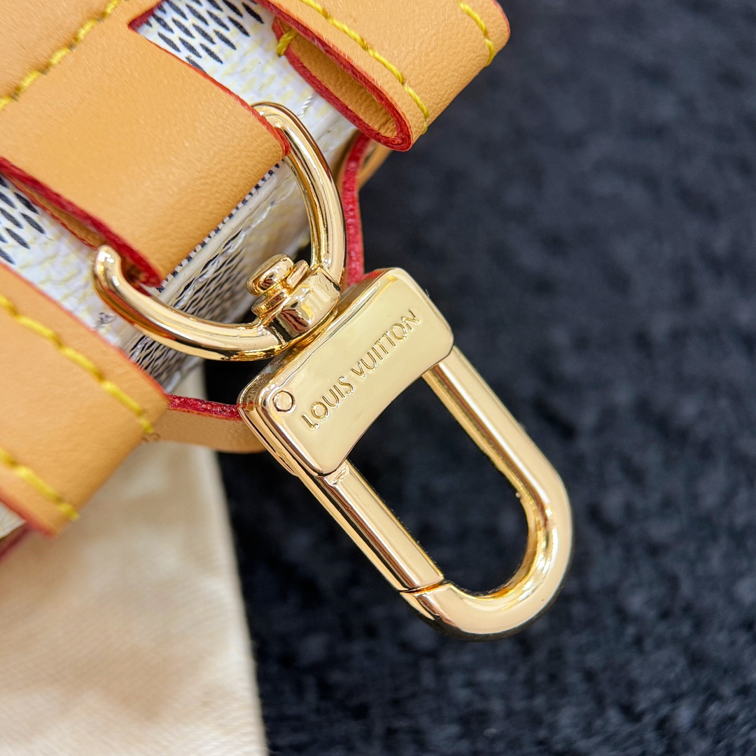 LV Small pendant