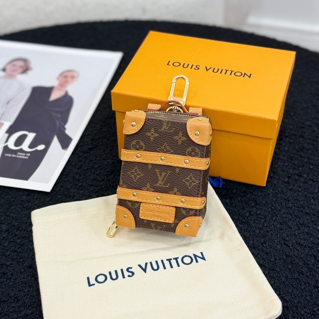 LV Small pendant