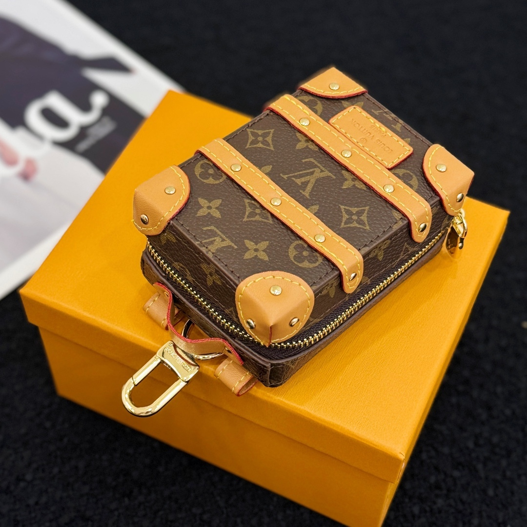 LV Small pendant