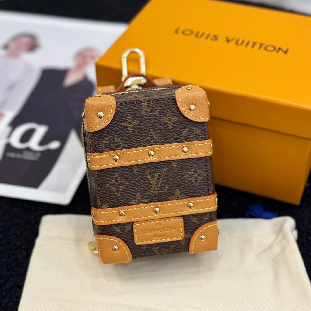 LV Small pendant