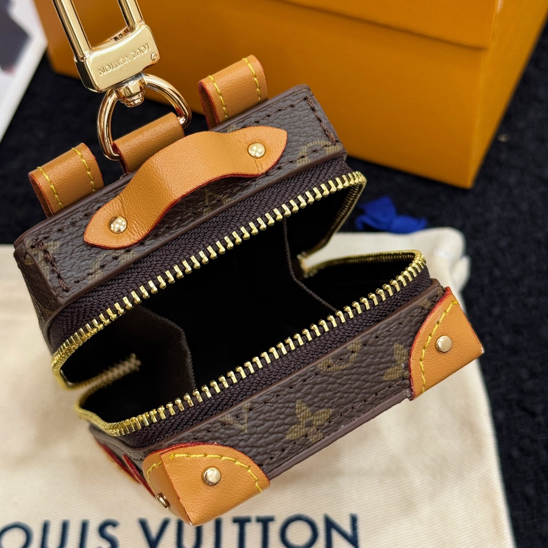 LV Small pendant