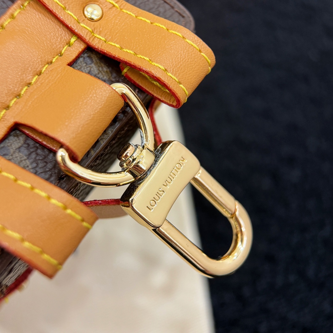 LV Small pendant