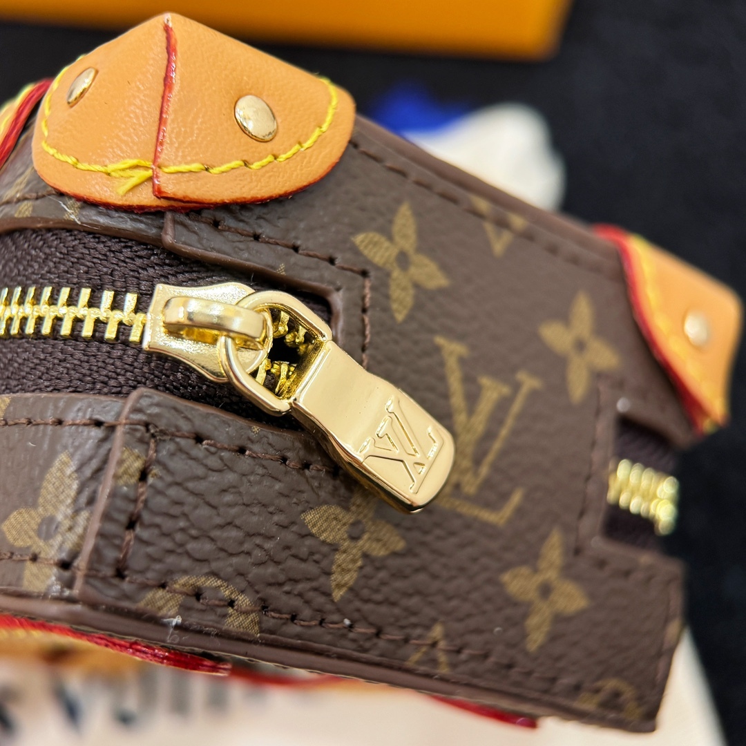 LV Small pendant