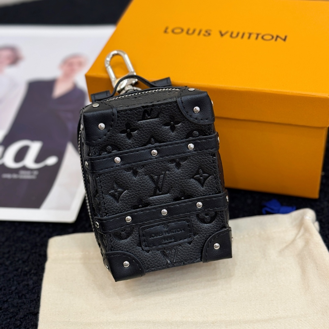 LV Small pendant