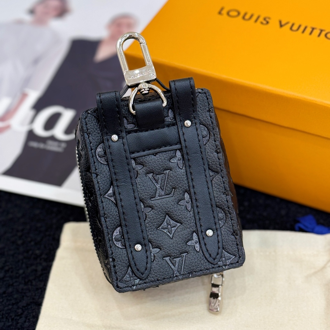 LV Small pendant