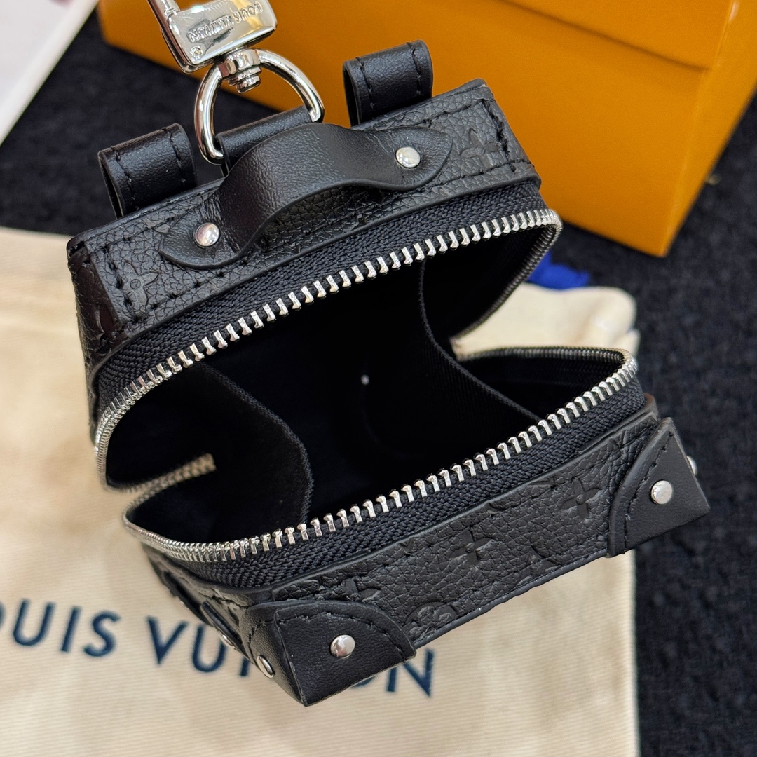 LV Small pendant