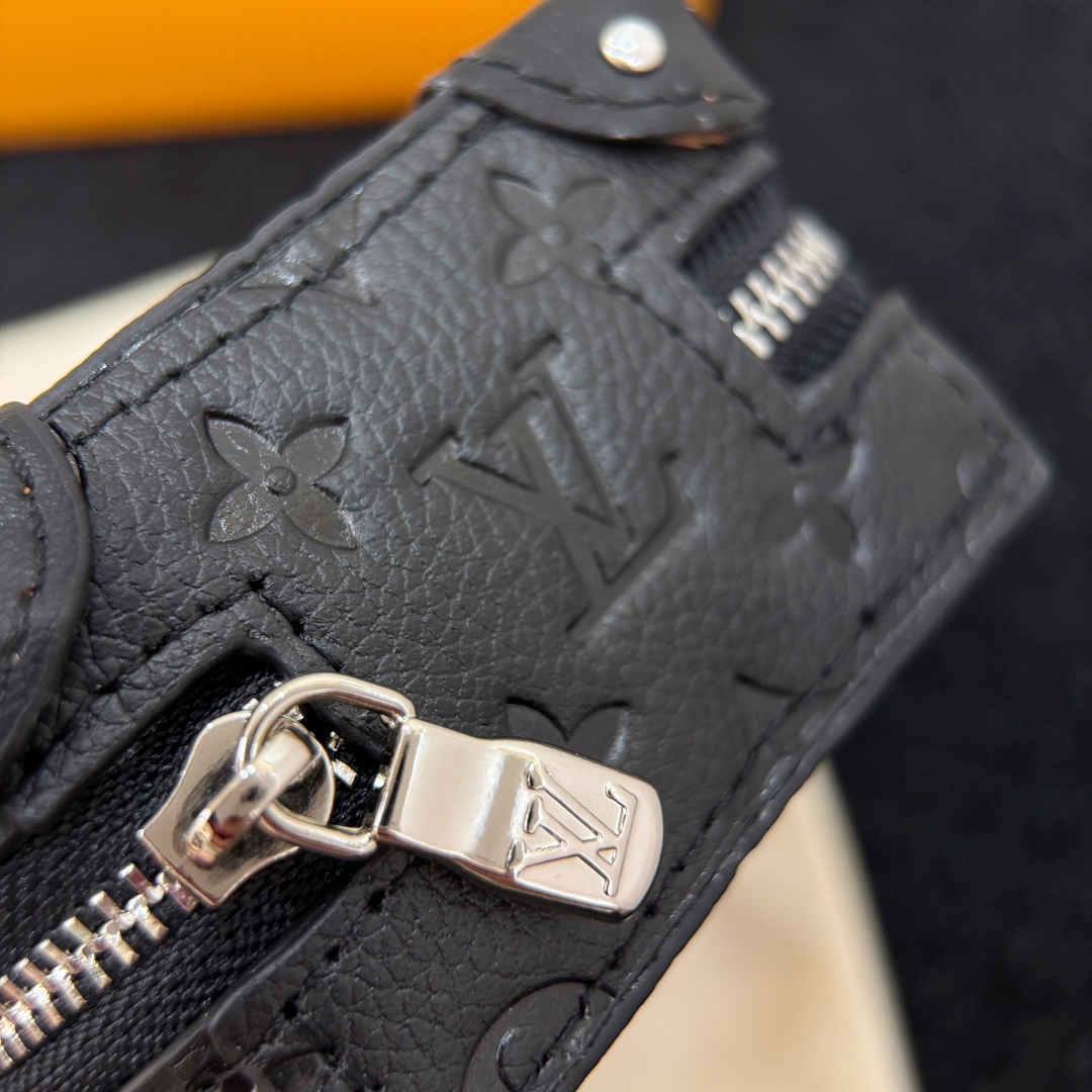 LV Small pendant