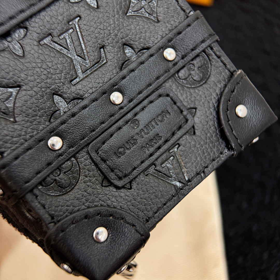 LV Small pendant