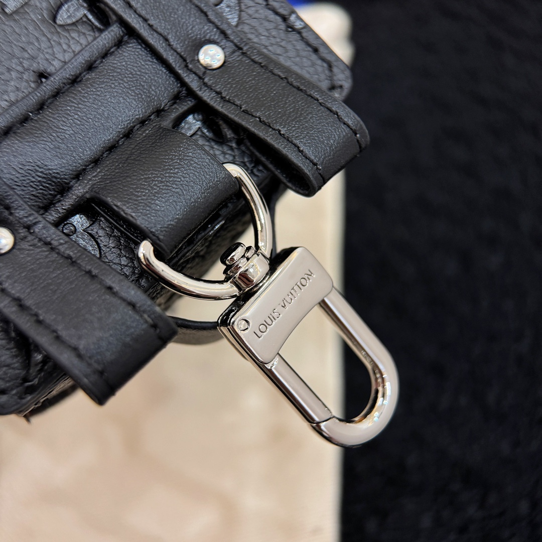 LV Small pendant