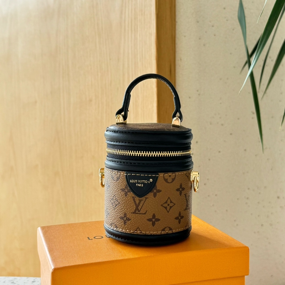 LV Small pendant