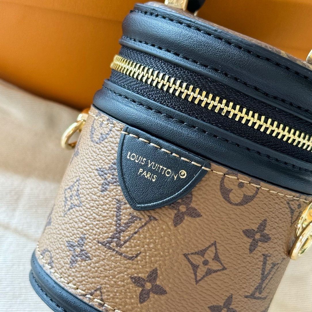 LV Small pendant