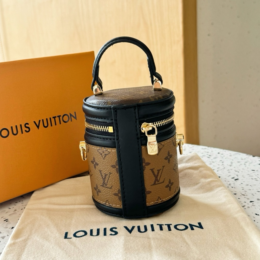LV Small pendant