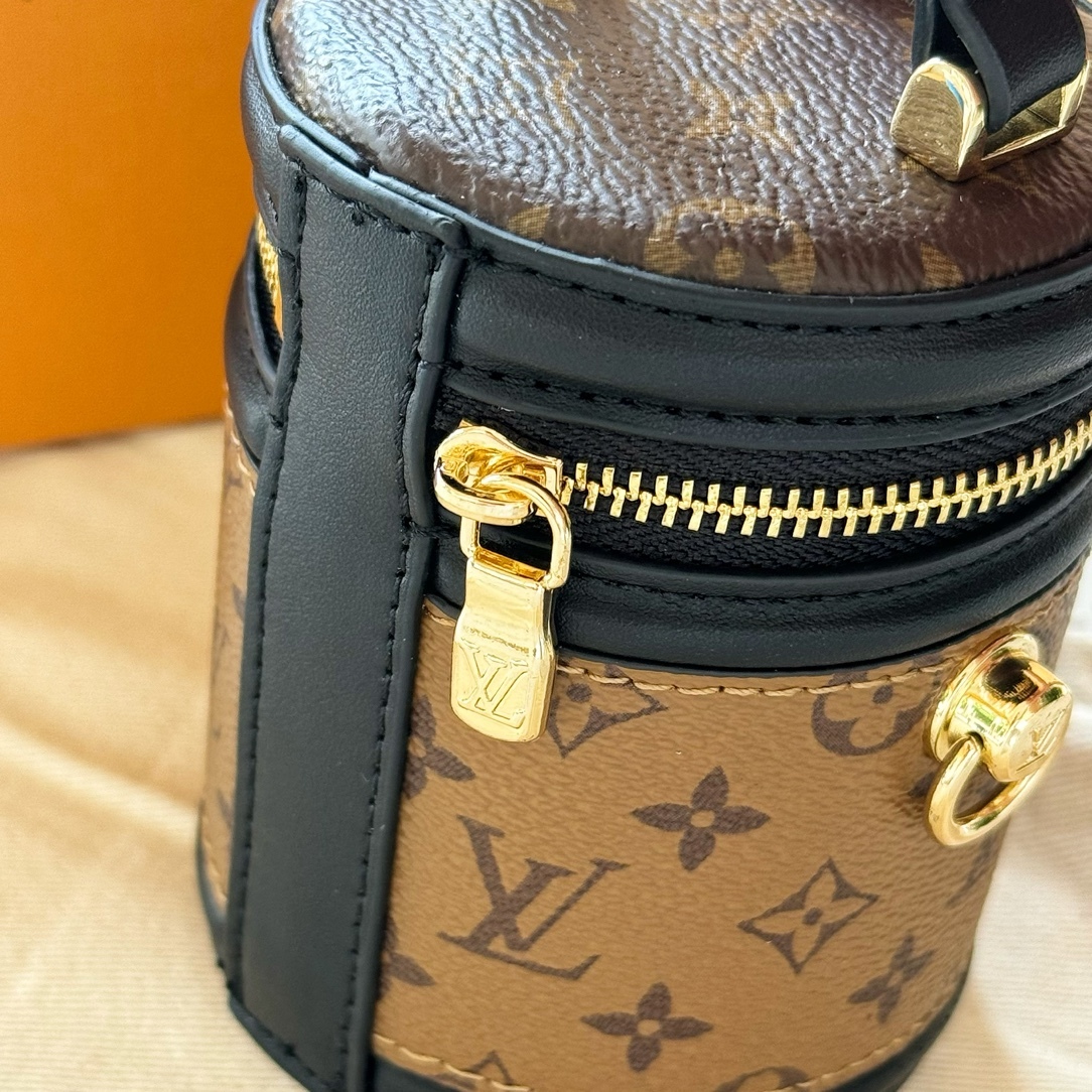 LV Small pendant