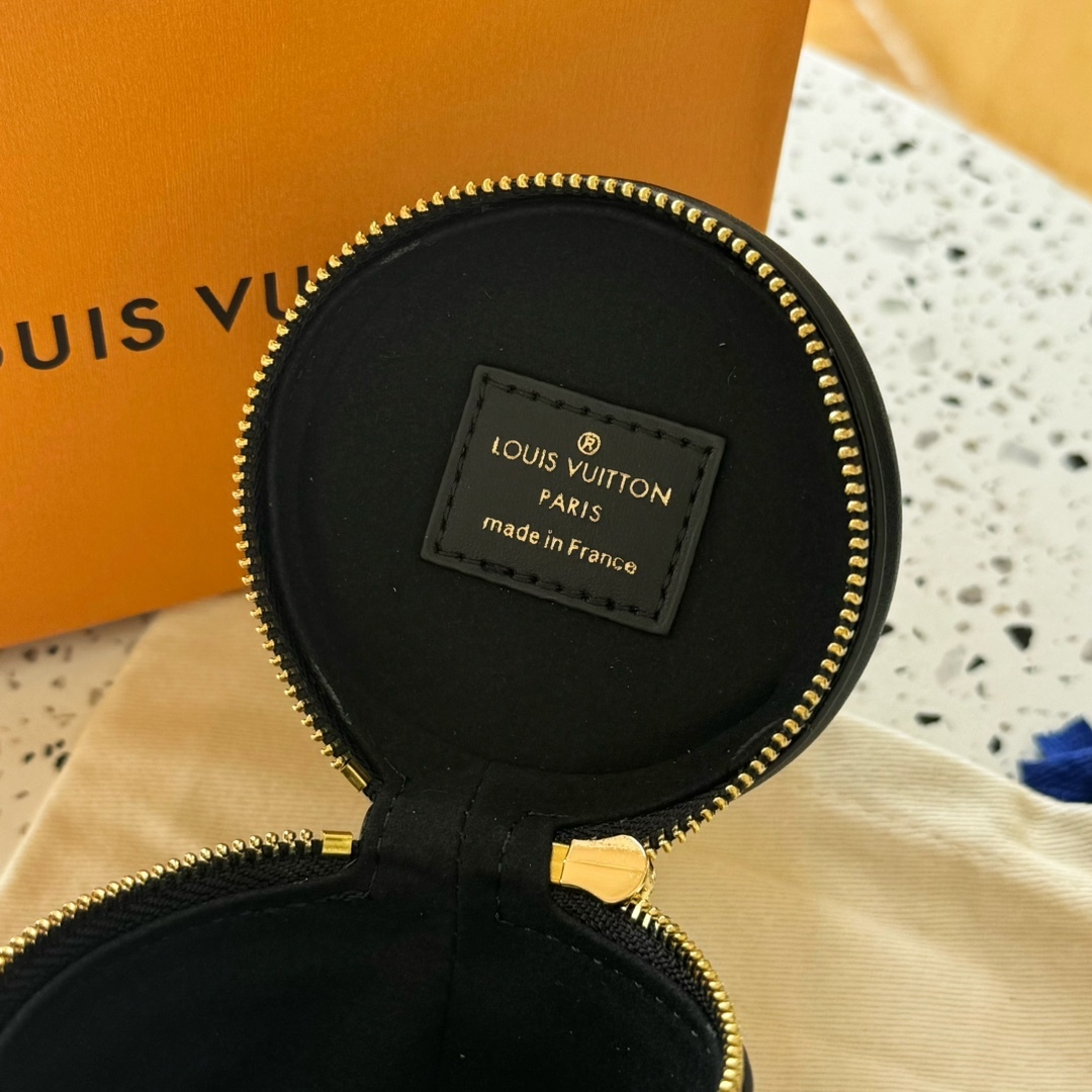 LV Small pendant