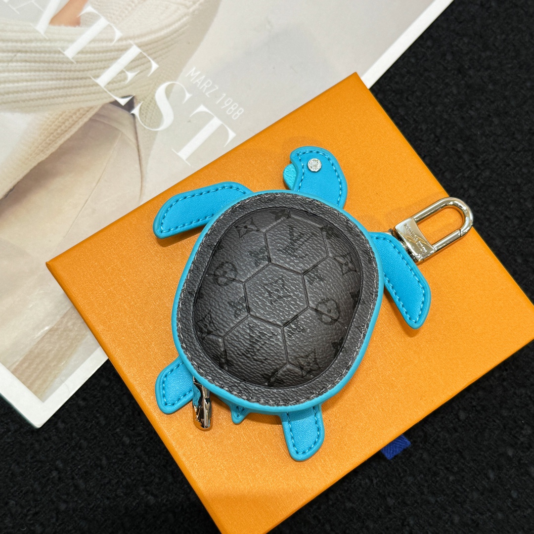LV Small pendant