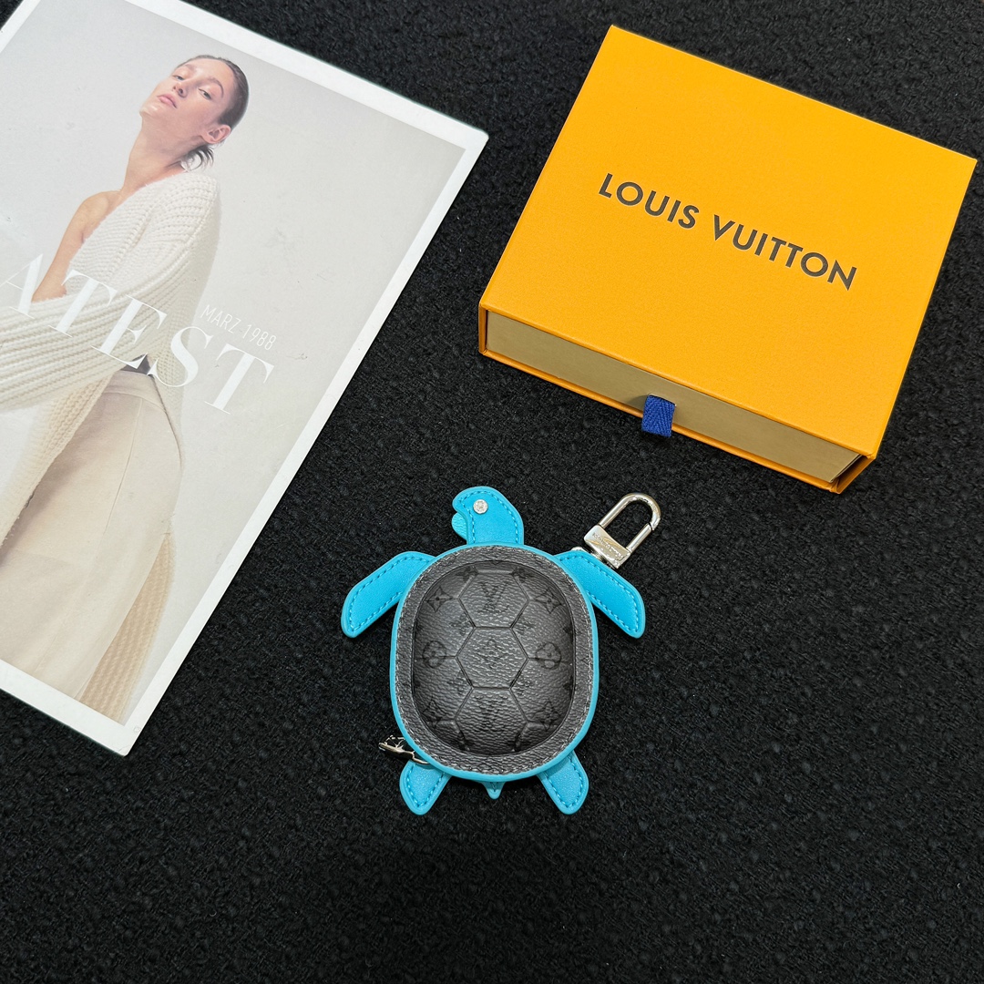 LV Small pendant