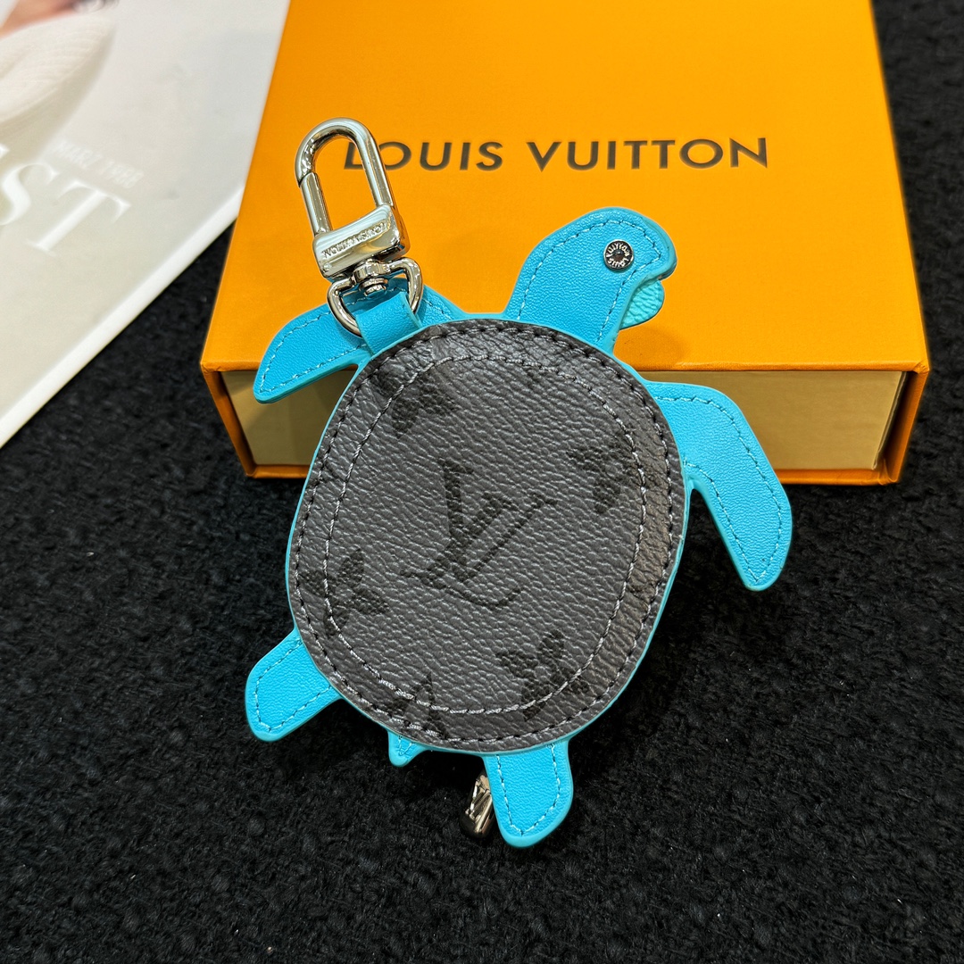 LV Small pendant