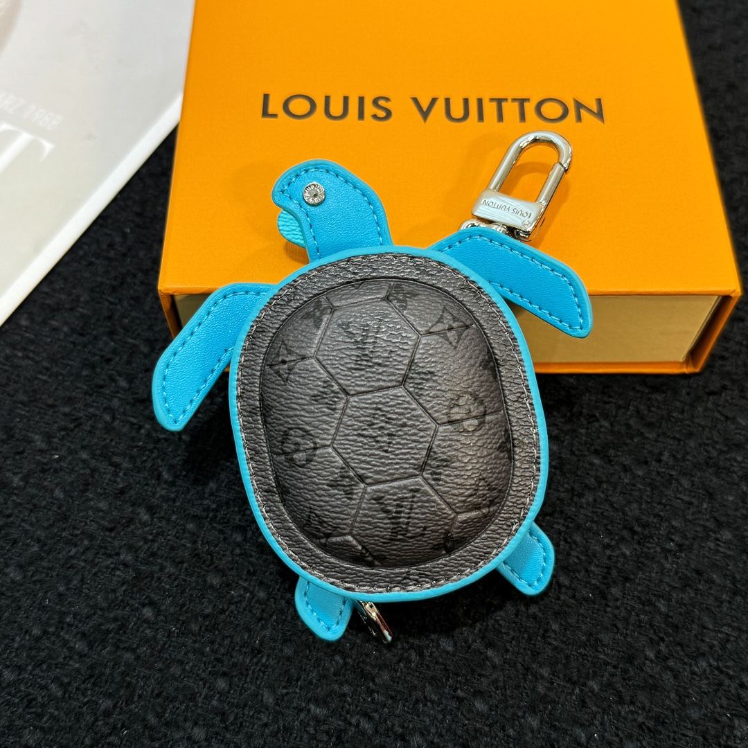 LV Small pendant