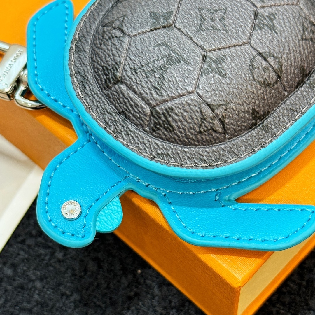 LV Small pendant