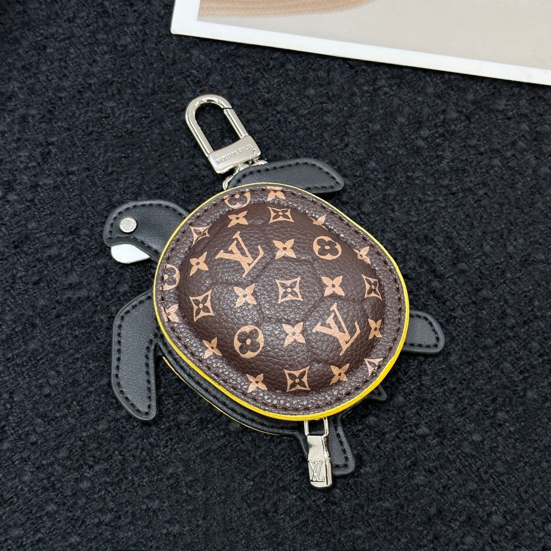 LV Small pendant