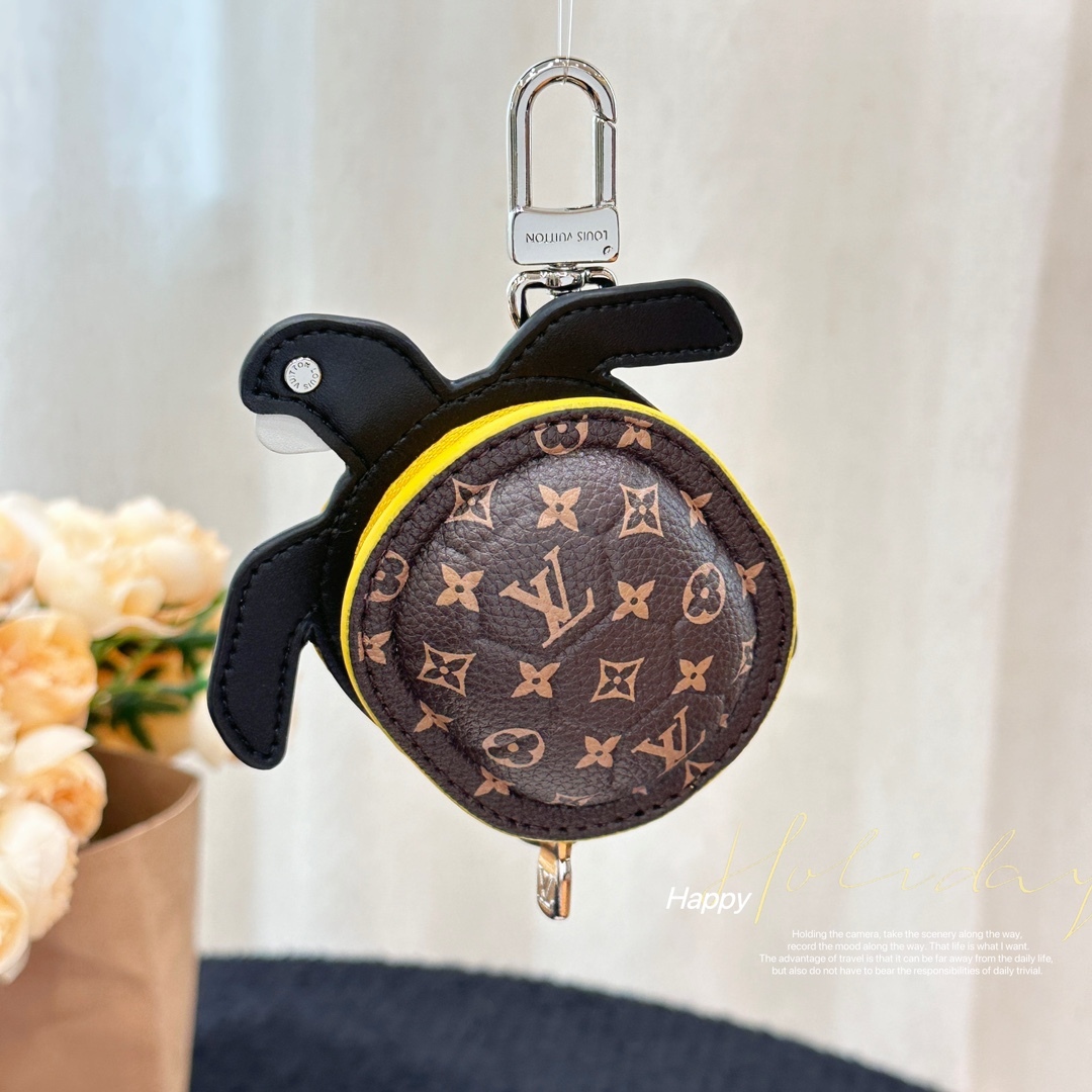 LV Small pendant